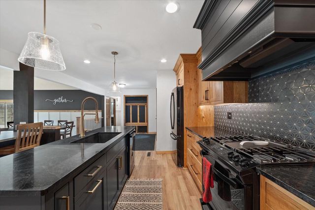 N51W27909 N Willow Creek DRIVE, Pewaukee, WI 53072