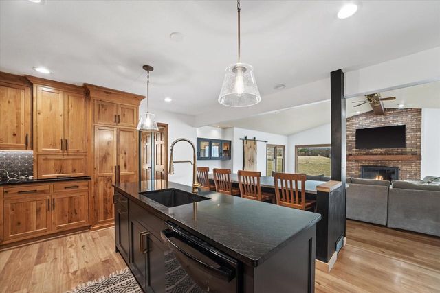 N51W27909 N Willow Creek DRIVE, Pewaukee, WI 53072