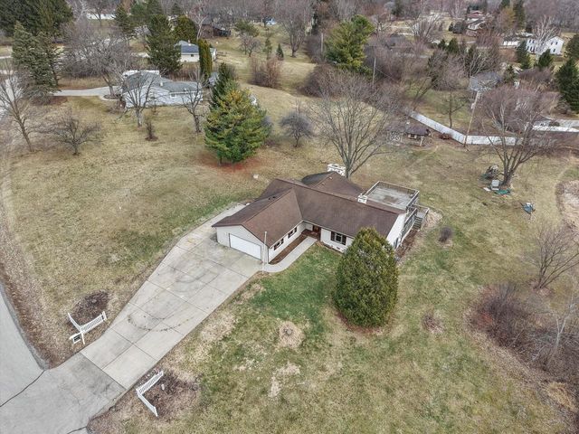 N51W27909 N Willow Creek DRIVE, Pewaukee, WI 53072