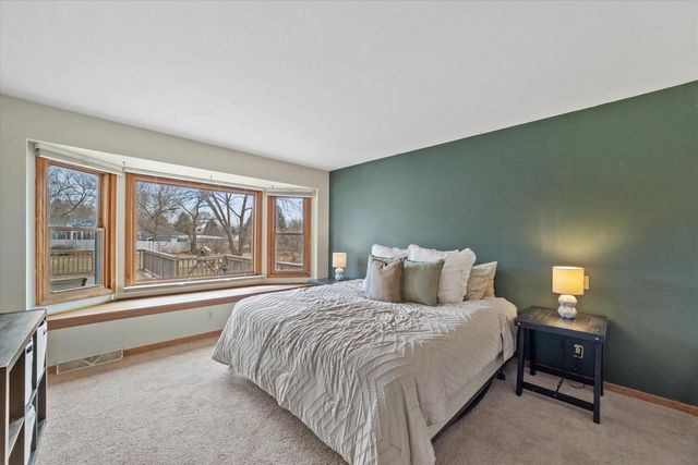 N51W27909 N Willow Creek DRIVE, Pewaukee, WI 53072