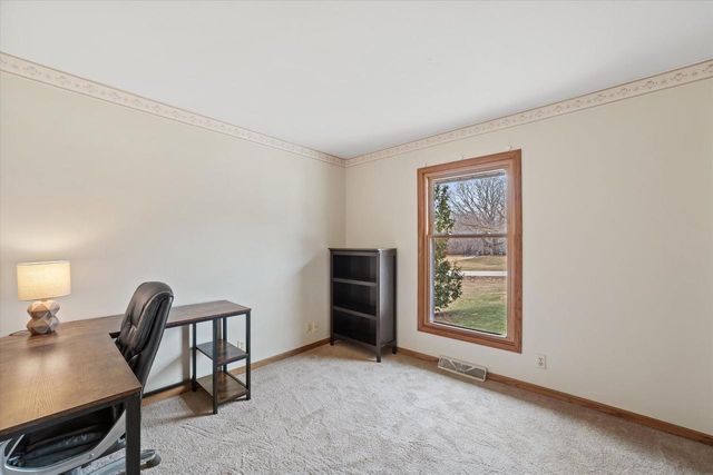 N51W27909 N Willow Creek DRIVE, Pewaukee, WI 53072