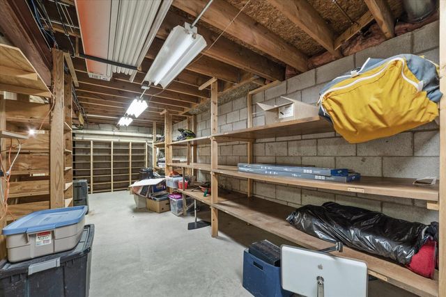 N51W27909 N Willow Creek DRIVE, Pewaukee, WI 53072