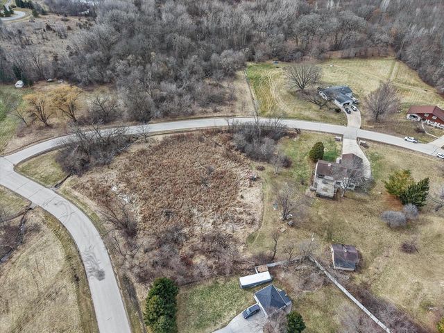 N51W27909 N Willow Creek DRIVE, Pewaukee, WI 53072