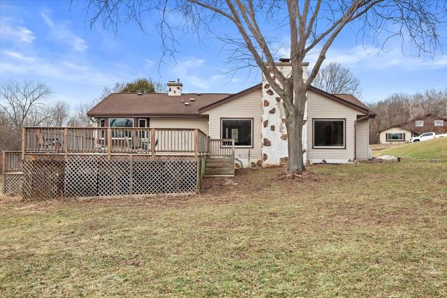 N51W27909 N Willow Creek DRIVE, Pewaukee, WI 53072