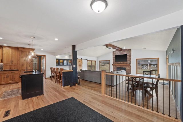 N51W27909 N Willow Creek DRIVE, Pewaukee, WI 53072