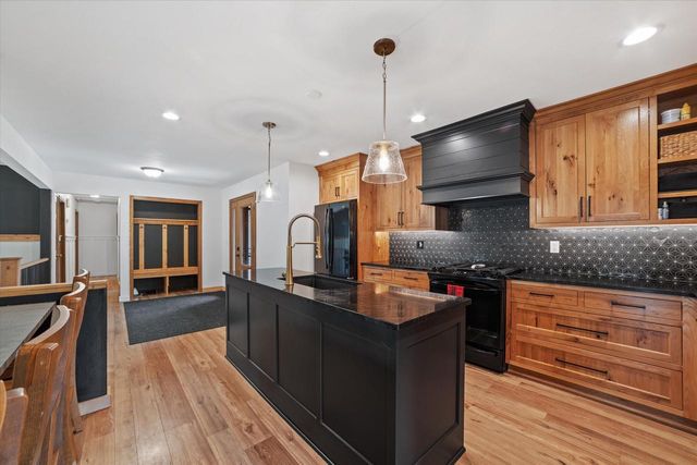 N51W27909 N Willow Creek DRIVE, Pewaukee, WI 53072