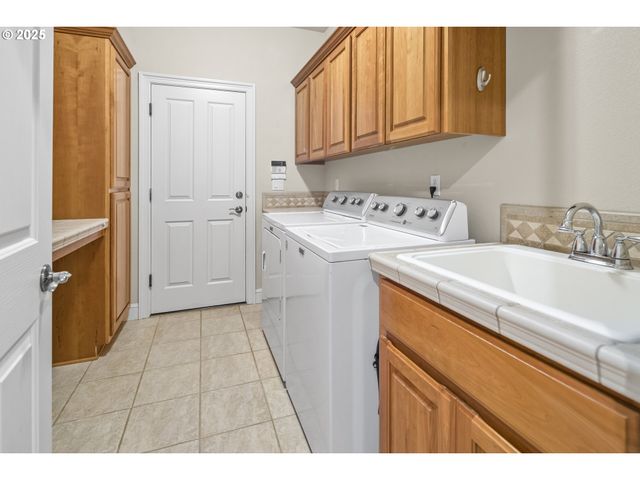 1627 Nw 35TH Cir, Camas, WA 98607