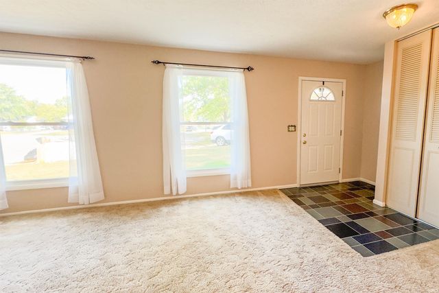 1914 Versailles Drive, Kokomo, IN 46902