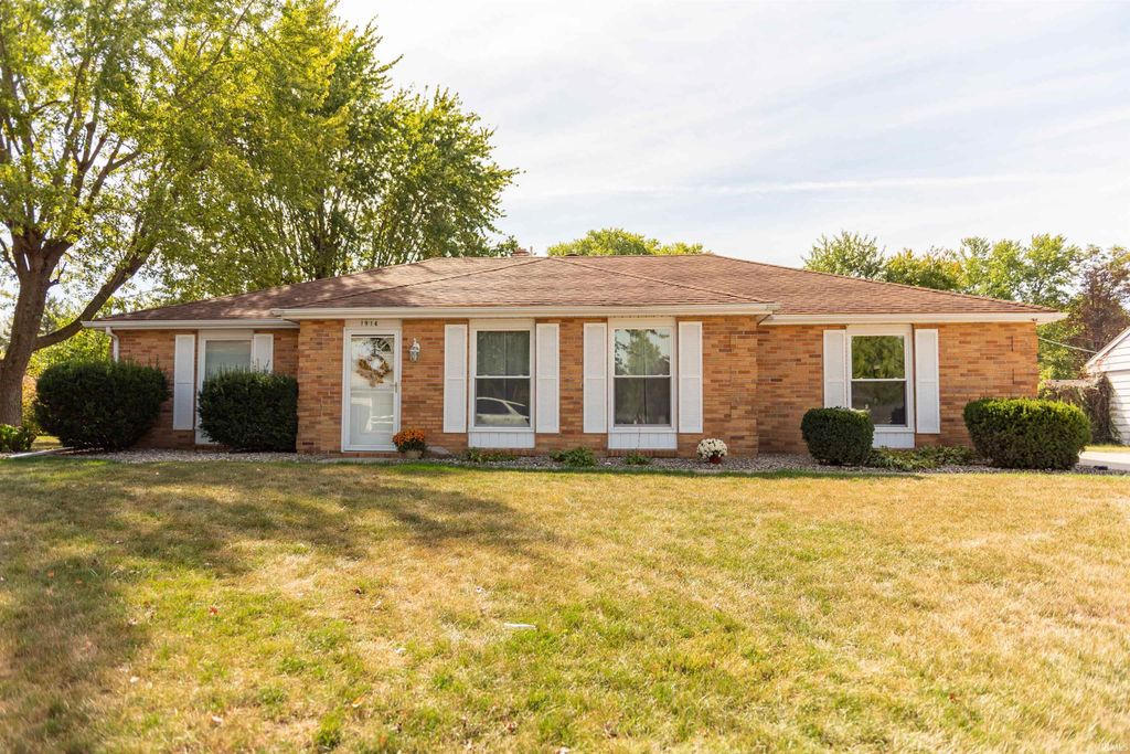 1914 Versailles Drive, Kokomo, IN 46902