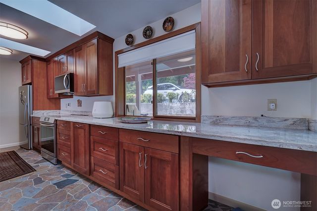 5691 Seabreeze Lane SE, Port Orchard, WA 98367