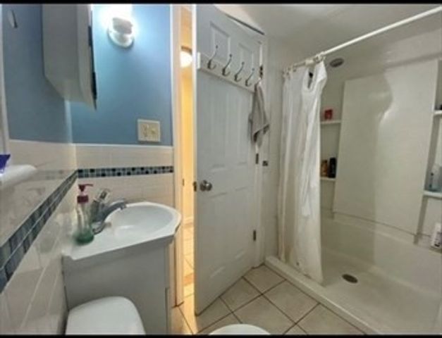 3 Wallingford Rd 1, Boston, MA 02135