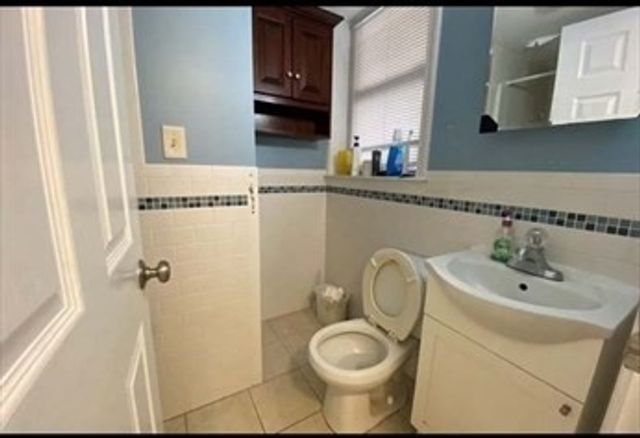 3 Wallingford Rd 1, Boston, MA 02135