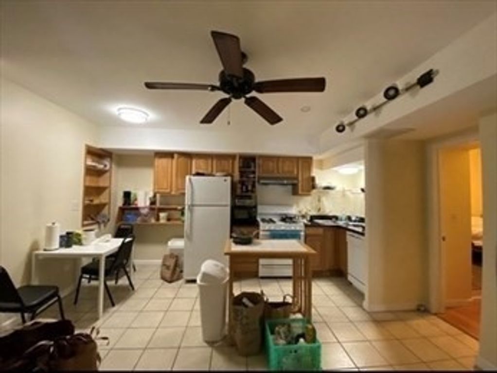 3 Wallingford Rd 1, Boston, MA 02135