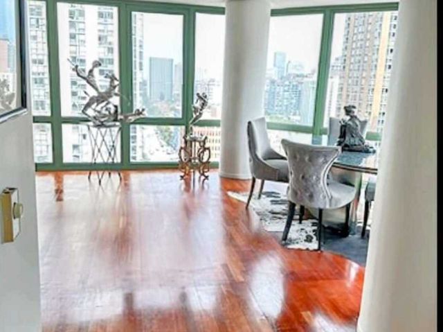 111 W Maple Street 1401, Chicago, IL 60610