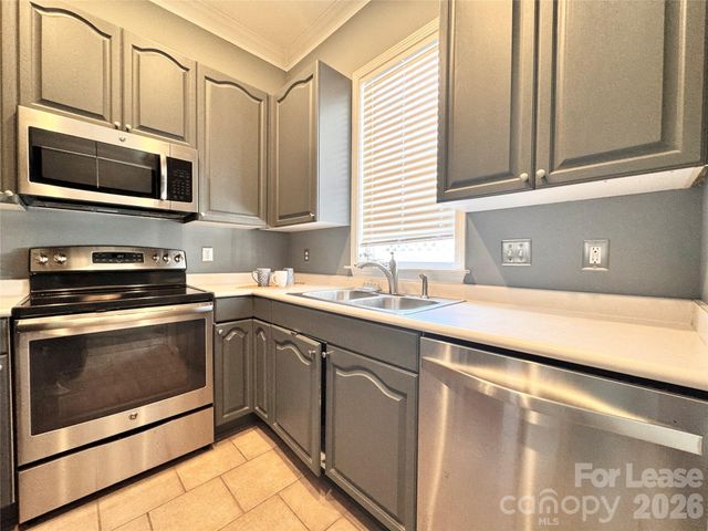 914 Hawthorne Bridge Court, Charlotte, NC 28204