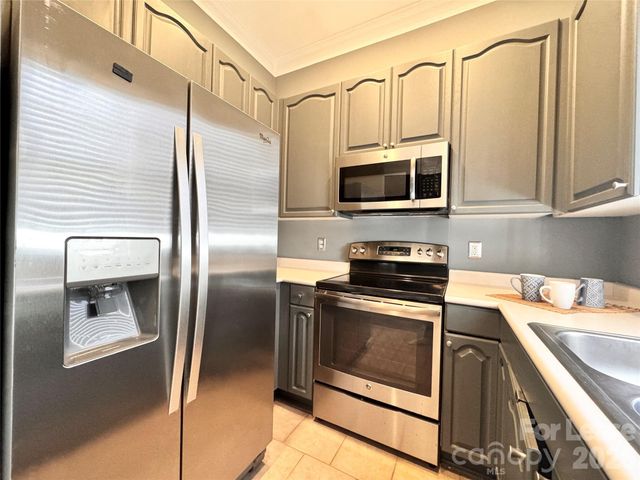 914 Hawthorne Bridge Court, Charlotte, NC 28204