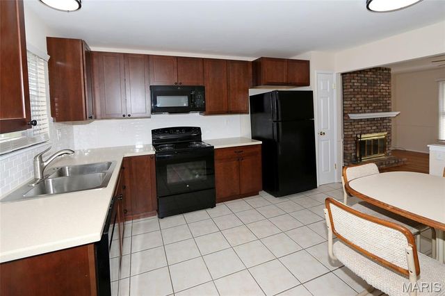 6 Tori Ann Drive, St Peters, MO 63376