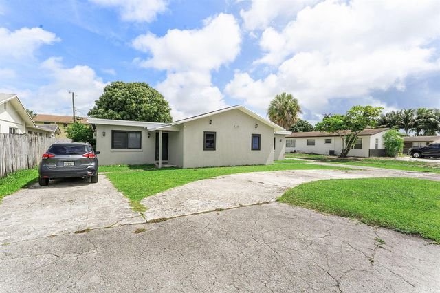 4727 Myrtle Lane, West Palm Beach, FL 33417