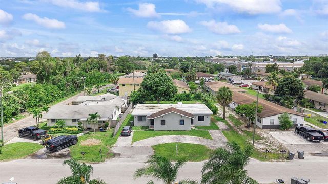 4727 Myrtle Lane, West Palm Beach, FL 33417