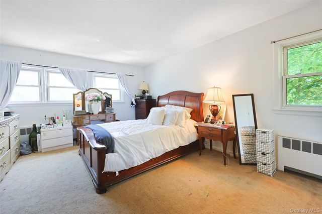 84 Middle Neck Road, Roslyn, NY 11576