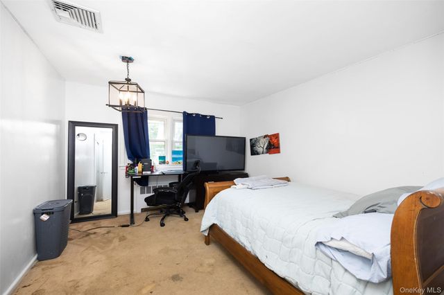 84 Middle Neck Road, Roslyn, NY 11576