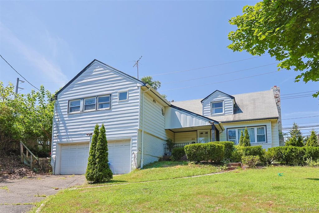 84 Middle Neck Road, Roslyn, NY 11576