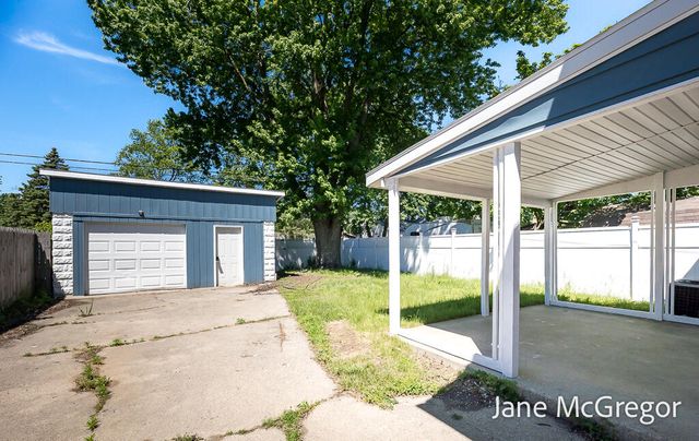 2023 Henry Street, Muskegon, MI 49441