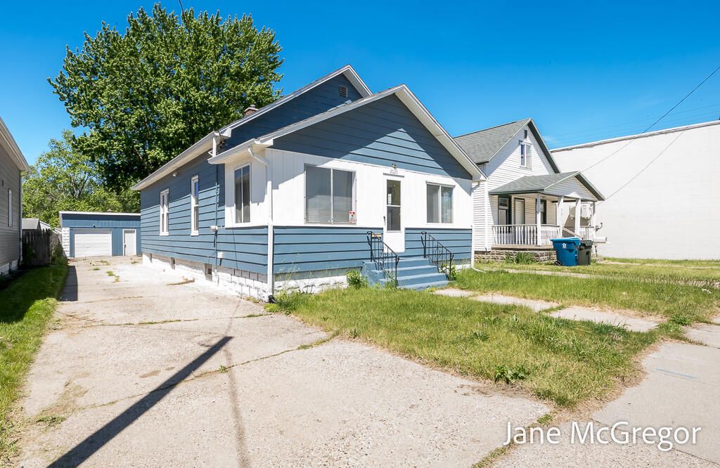 2023 Henry Street, Muskegon, MI 49441