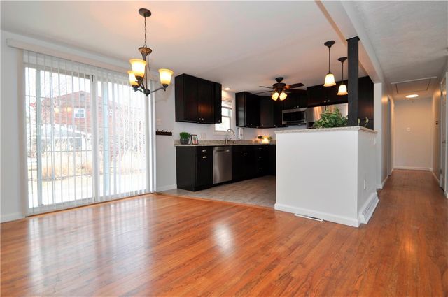 1313 Star Ridge Dr, Upper St Clair, PA 15241