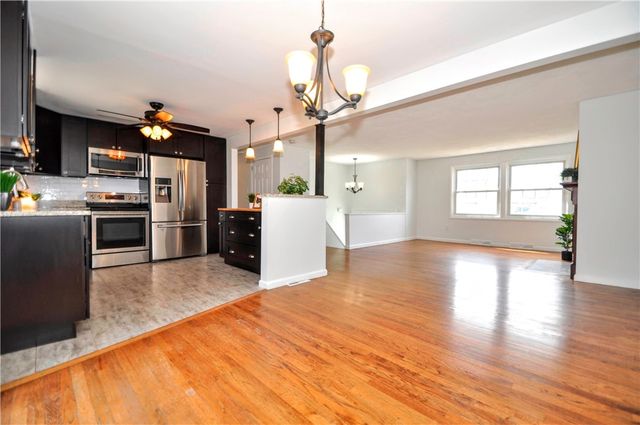 1313 Star Ridge Dr, Upper St Clair, PA 15241