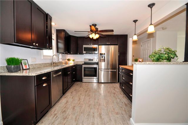1313 Star Ridge Dr, Upper St Clair, PA 15241