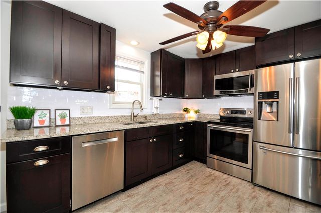 1313 Star Ridge Dr, Upper St Clair, PA 15241