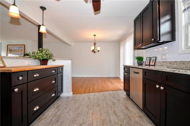 1313 Star Ridge Dr, Upper St Clair, PA 15241