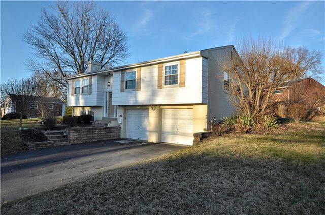 1313 Star Ridge Dr, Upper St Clair, PA 15241