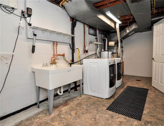 1313 Star Ridge Dr, Upper St Clair, PA 15241