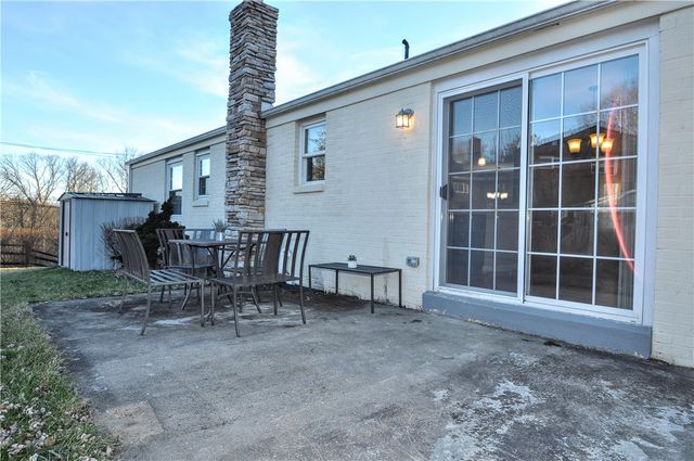 1313 Star Ridge Dr, Upper St Clair, PA 15241