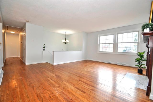 1313 Star Ridge Dr, Upper St Clair, PA 15241