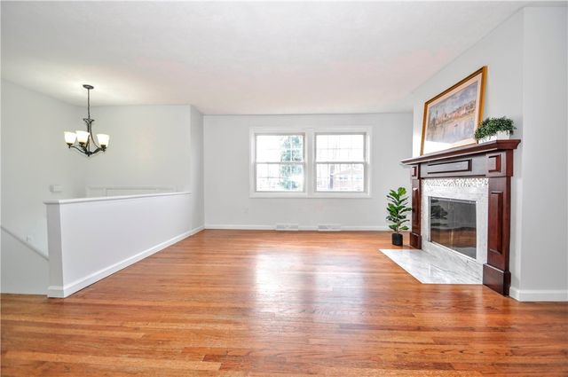 1313 Star Ridge Dr, Upper St Clair, PA 15241