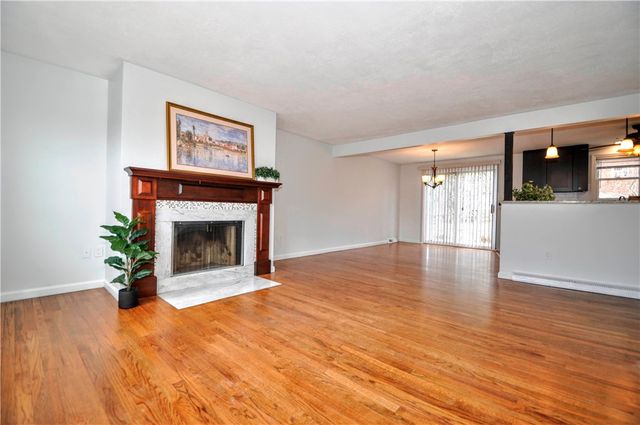 1313 Star Ridge Dr, Upper St Clair, PA 15241