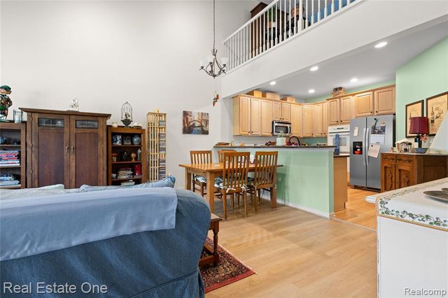 731 E Bluff Court, Rochester Hills, MI 48307