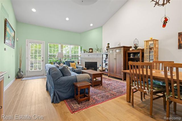 731 E Bluff Court, Rochester Hills, MI 48307