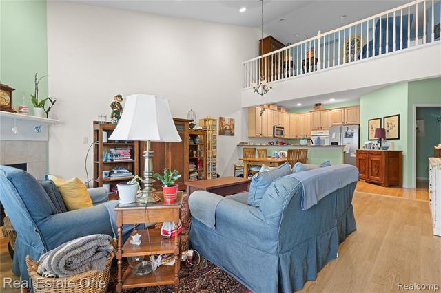 731 E Bluff Court, Rochester Hills, MI 48307