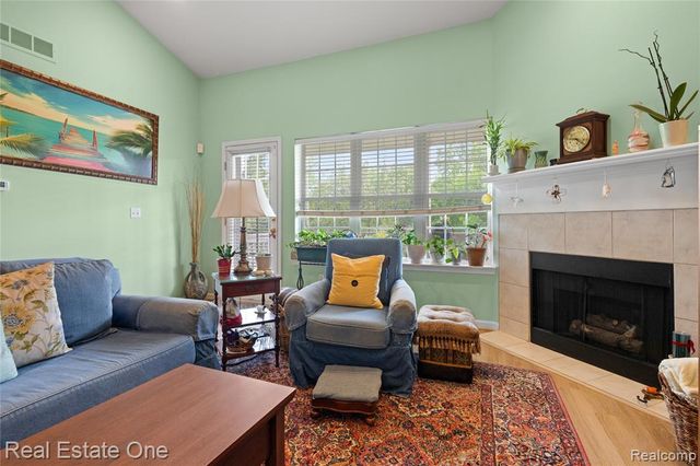731 E Bluff Court, Rochester Hills, MI 48307