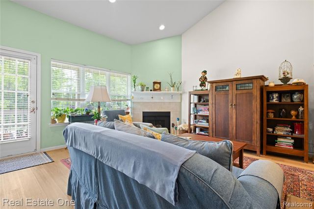 731 E Bluff Court, Rochester Hills, MI 48307