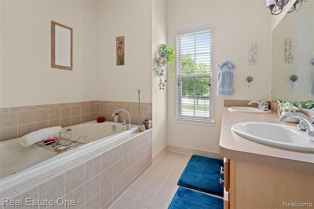 731 E Bluff Court, Rochester Hills, MI 48307