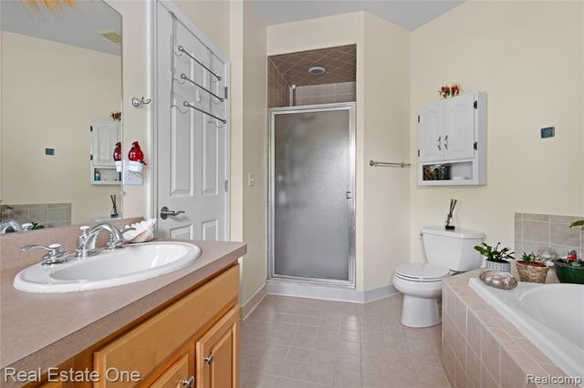 731 E Bluff Court, Rochester Hills, MI 48307