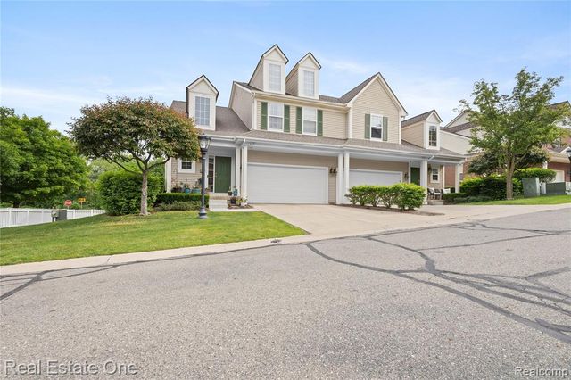 731 E Bluff Court, Rochester Hills, MI 48307