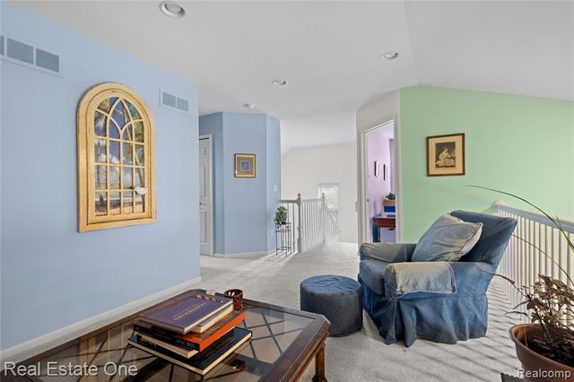 731 E Bluff Court, Rochester Hills, MI 48307