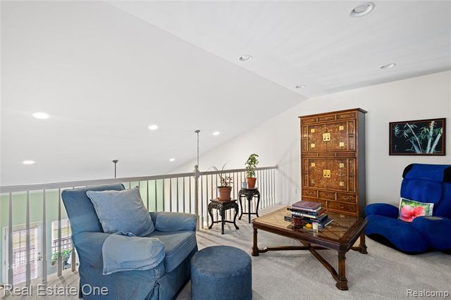 731 E Bluff Court, Rochester Hills, MI 48307