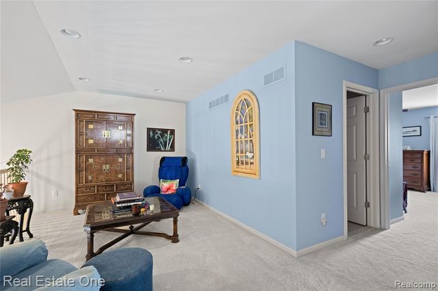 731 E Bluff Court, Rochester Hills, MI 48307